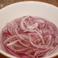 Soak the thinly sliced onions.